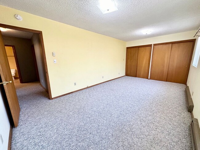 Building Photo - 2 Bedroom 1 Bathroom Home with Acreage in Town