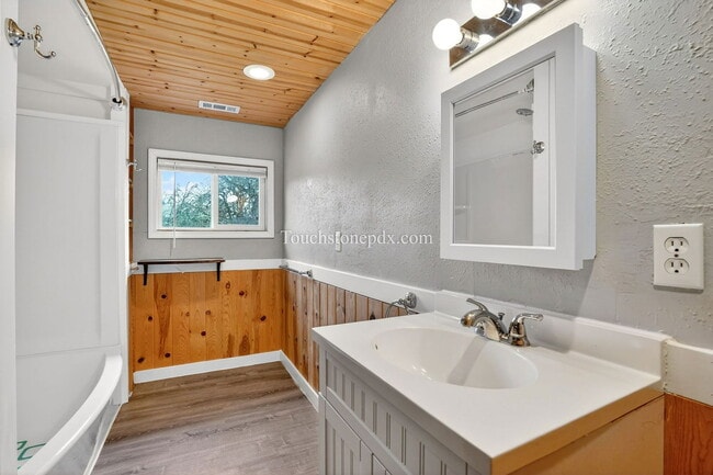 Building Photo - 10022 SE 172nd Ave