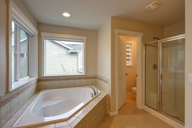 Building Photo - Well Maintained House Tucked Away on Dead-End Street Available!