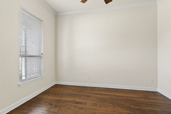 Building Photo - 432 Clear Springs Holw, Buda, Texas 78610