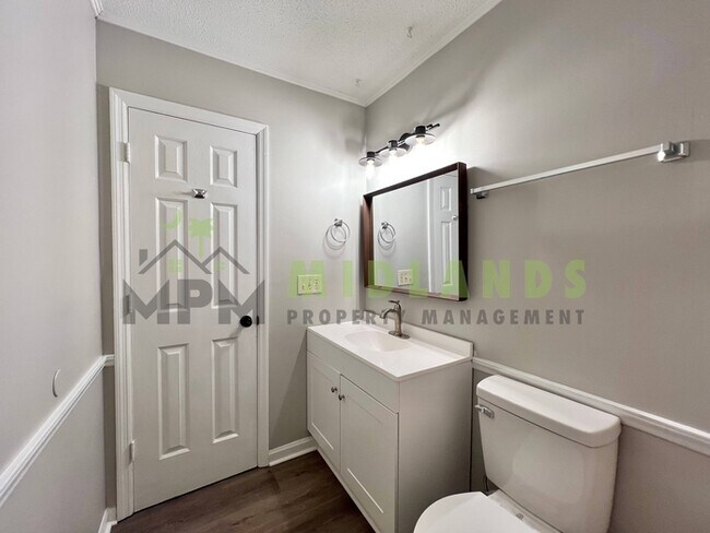 Building Photo - 237 Devonport Dr