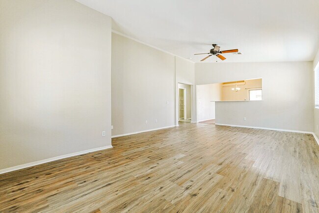 Building Photo - 1453 E Kelsi Ave