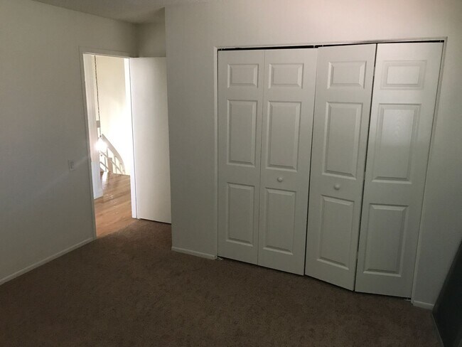 Building Photo - 2 Story, 5 Bedrooms, 2.5 Bathroom, Pool