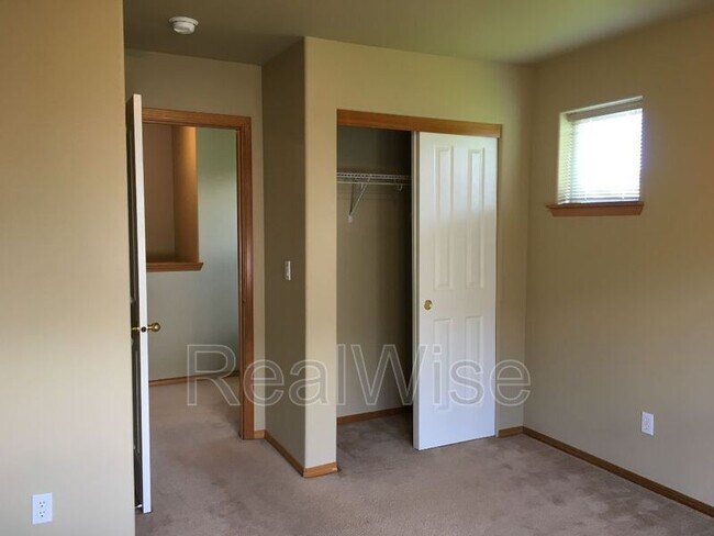 Building Photo - 2885 SW Indian Cir