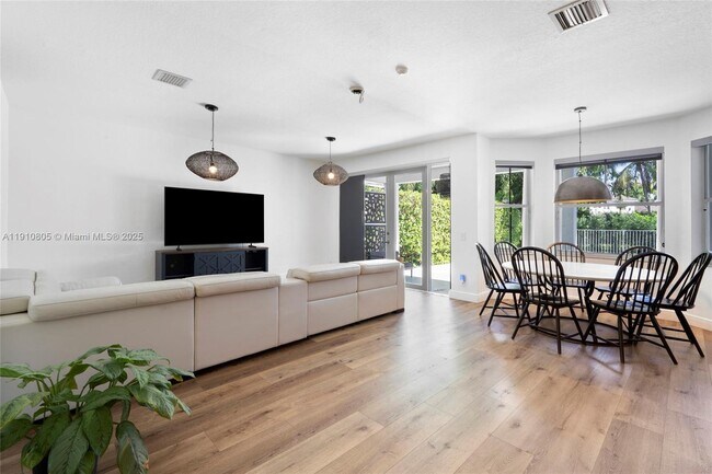 Building Photo - 932 Nandina Dr