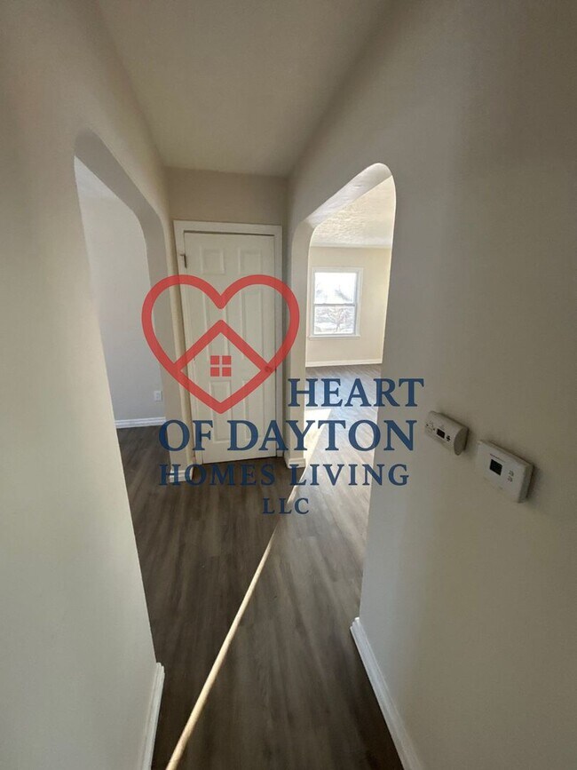 Building Photo - NEWLY RENOVATED 3BR/1BA