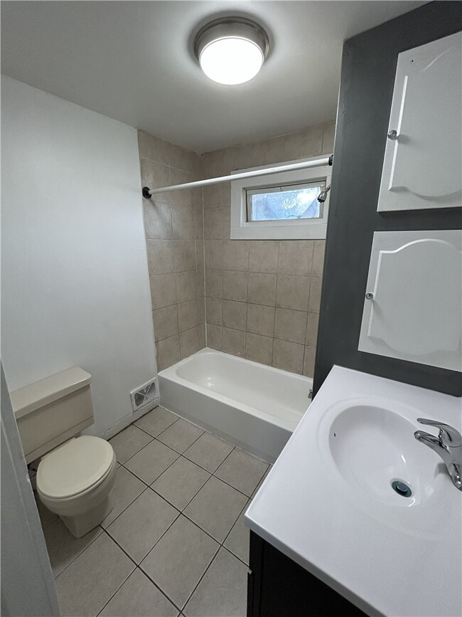 Building Photo - 301 Weaver St