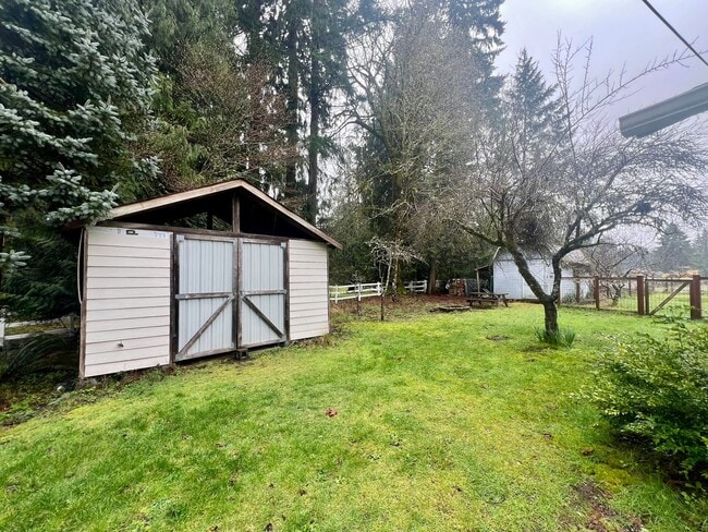 Building Photo - PENDING APPLICATION; Private Westside 3 BD+Den