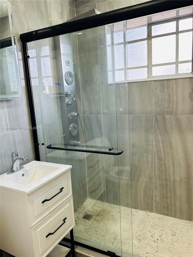 Building Photo - 1831 NW 185th St