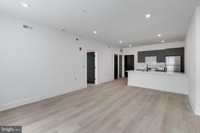 Building Photo - 3045 Richmond St