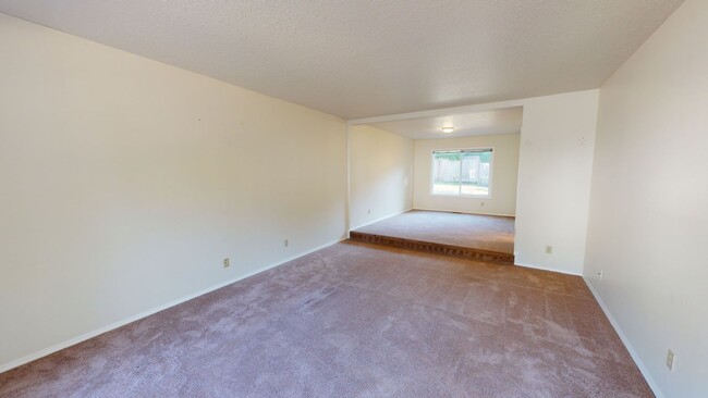 Building Photo - Prime Mountain Park Location! Minutes to D...