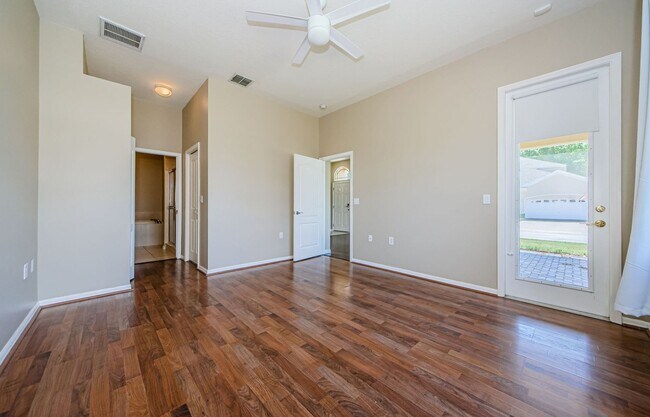 Building Photo - Beautiful town house in Trinity