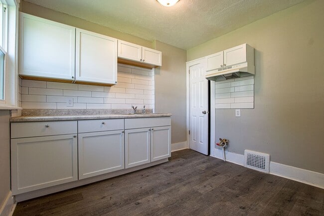 Building Photo - 110 N 38th St