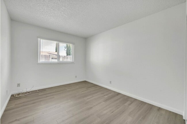 Building Photo - 15 Sunborg Ct