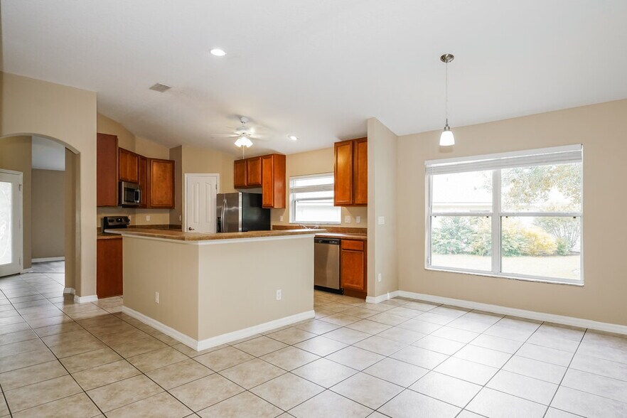Building Photo - 30149 Sandbunker Ln