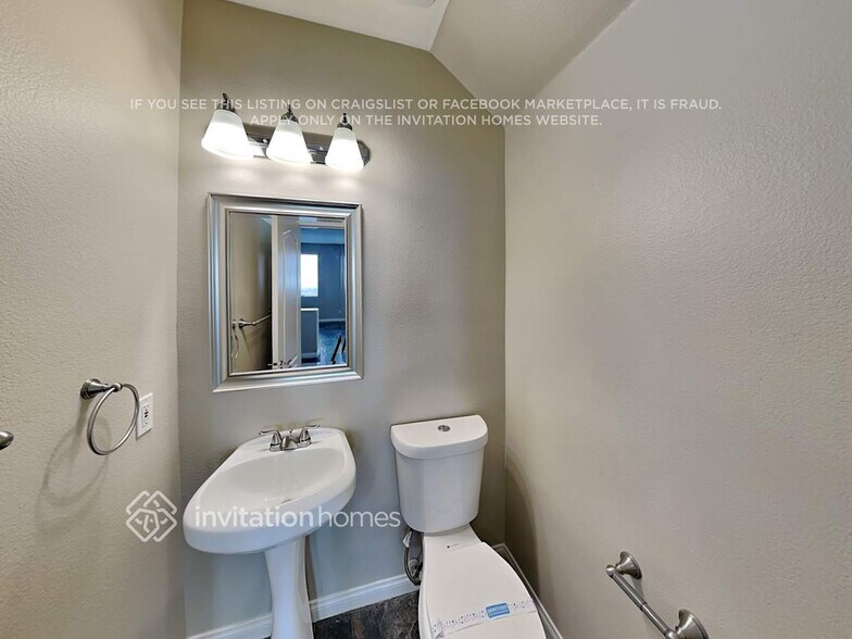 Building Photo - 3872 W Irvin Ave