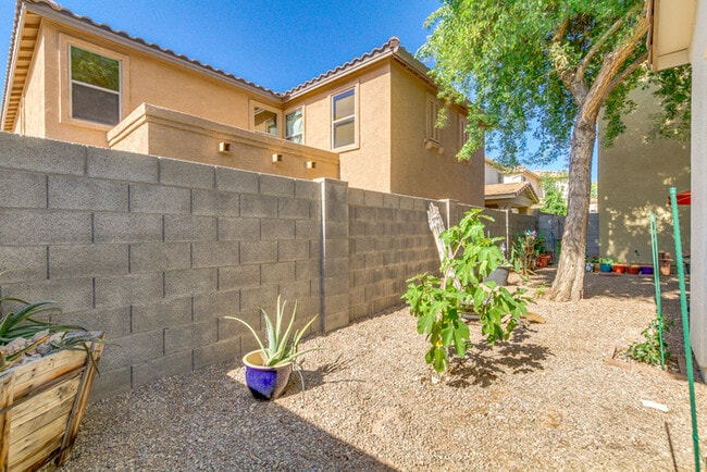 Building Photo - Beautiful 4-Bedroom Home For Rent in Queen...