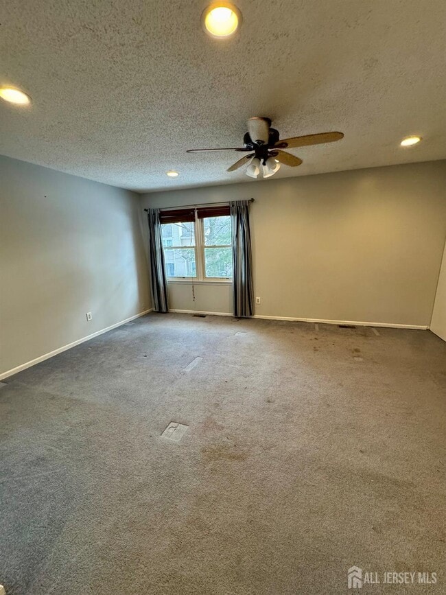 Building Photo - 36 Upperbrook Ct