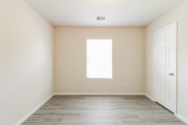 Building Photo - 6301 Hogue St