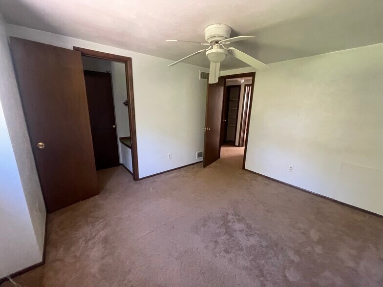Building Photo - 155 Garfield Way