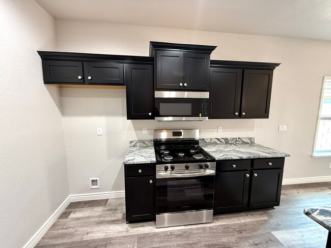 Building Photo - Gorgeous 2025 Built 3 Bedroom 2 Bath Home!