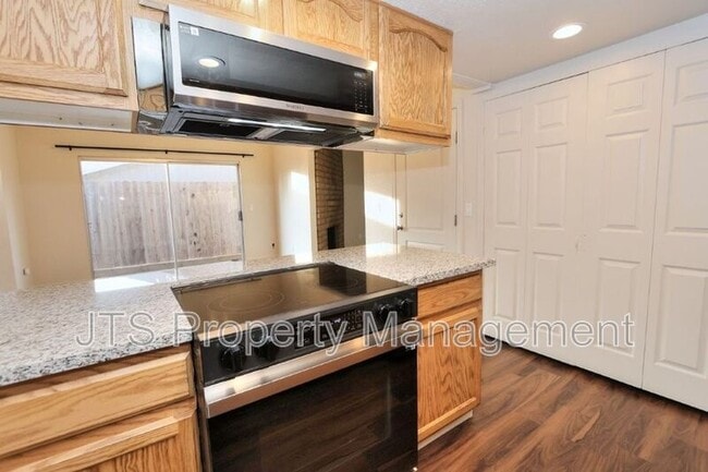 Building Photo - 8128 Sunrise E Way