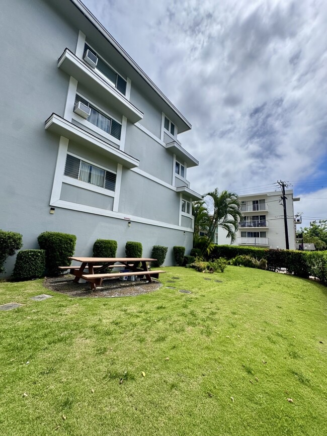 Building Photo - 1512 Halekula Way