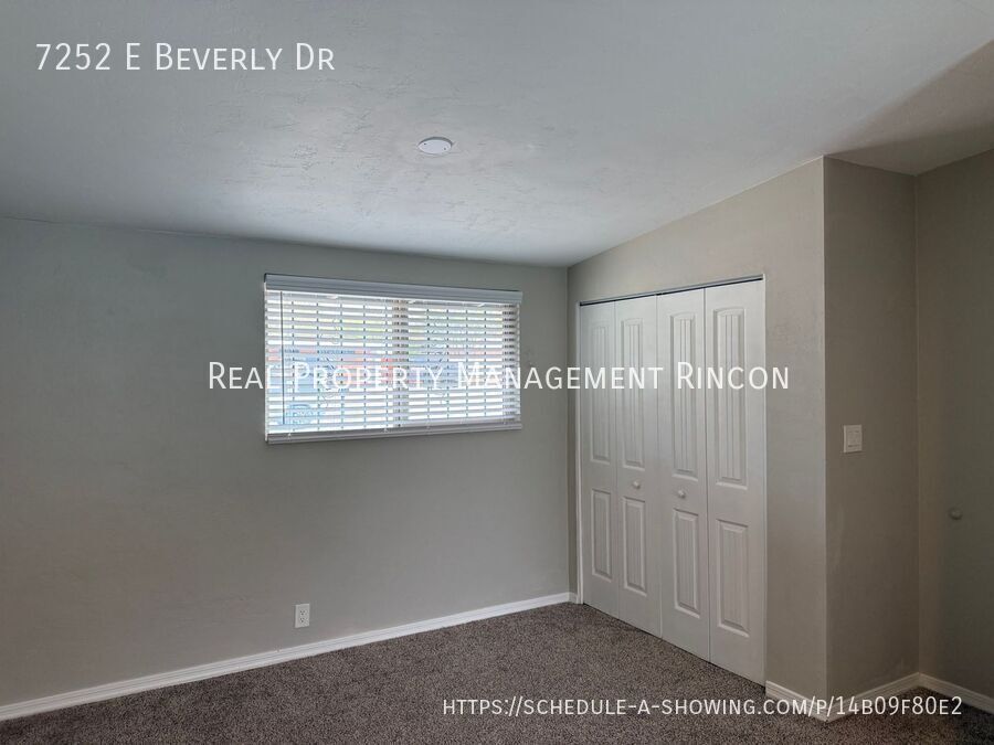 Building Photo - 7252 E Beverly Dr