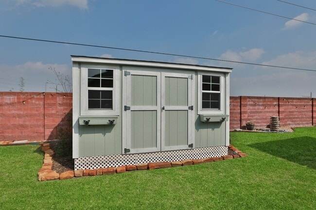 Building Photo - 8222 Groveland Hills Dr