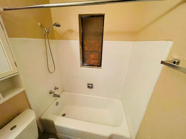 Building Photo - Casita Style Apartments In Tucson's Historical Neighborhoods!