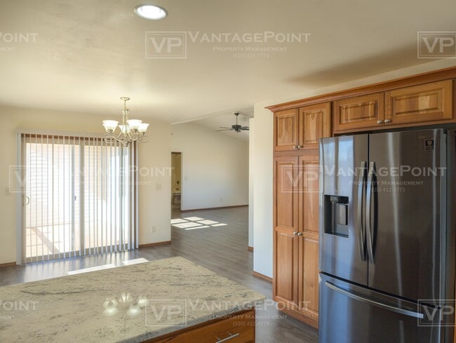 Building Photo - 2250 Daly Dr