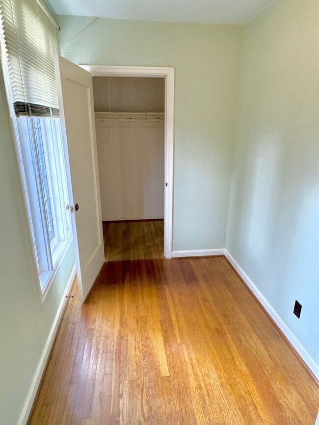 Building Photo - Alameda Neighborhood Pristine Tudor Home, Downtown Views, All The Amenities - A Must See!