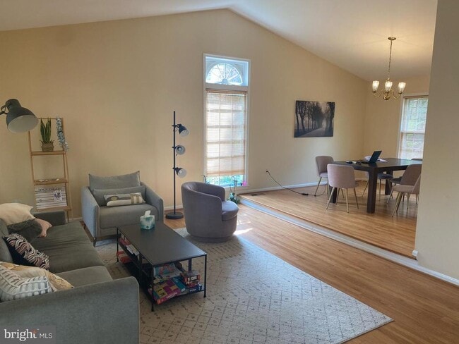 Building Photo - 947 Farm Haven Dr