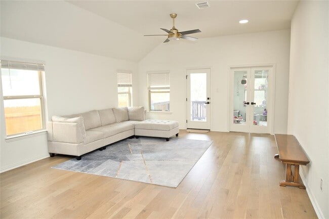 Building Photo - 1209 Cole Ests Dr