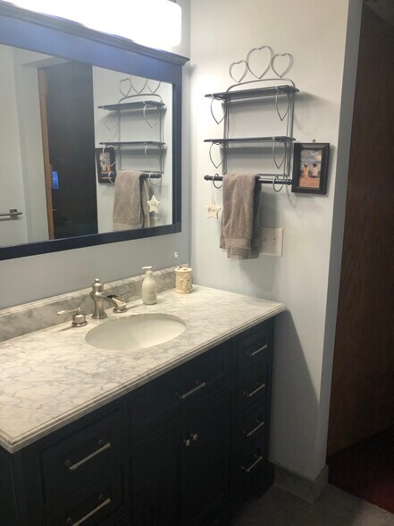 Master Bathroom - 23260 Bridgestone Rd NW