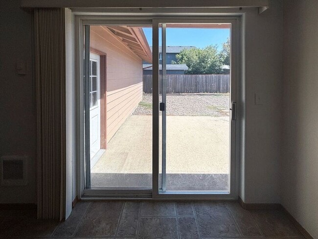 Building Photo - 882 Smith St