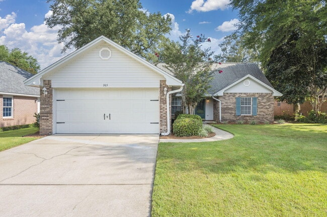 Building Photo - 305 Parkwood Pl