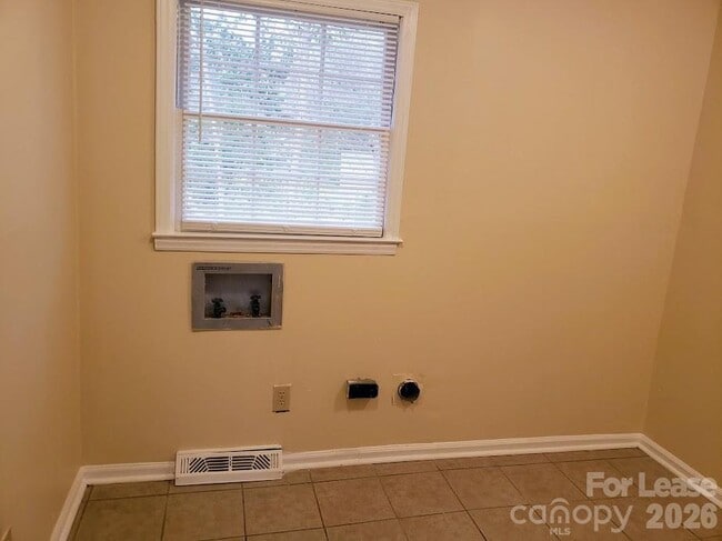 Building Photo - 5209 Caravel Ct