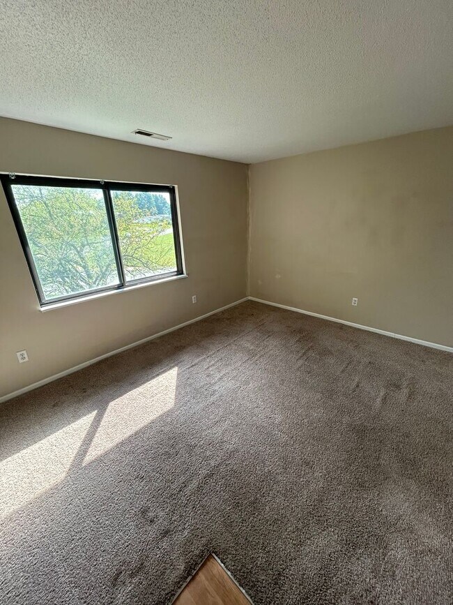 Building Photo - NEW LISTING! 1 Bedroom Apartment in Butler!!!