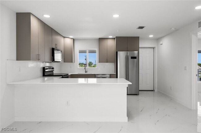 Building Photo - 721 SW 30th Terrace
