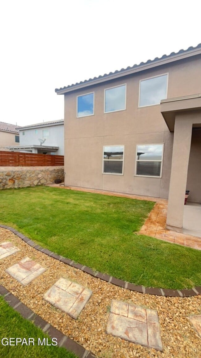 Building Photo - 405 Saltford Pl