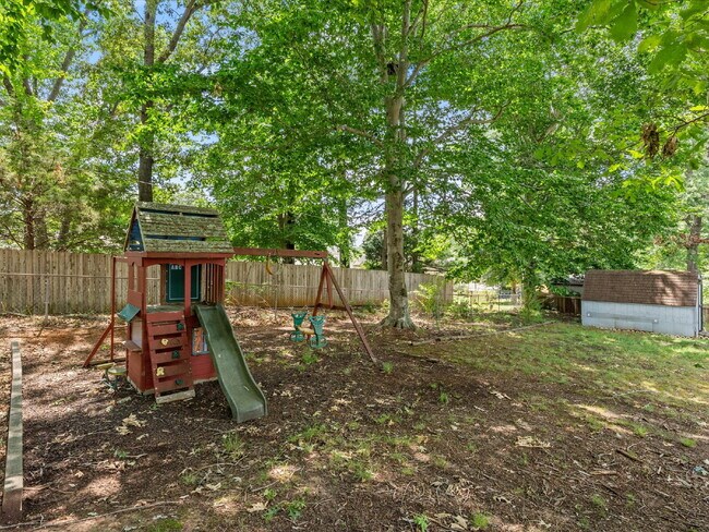 Building Photo - 2220 Lauderdale Dr