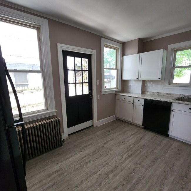 Building Photo - Charming 4BR/1.5BA Home | Modern Finishes | Open Layout | Heart of York City!