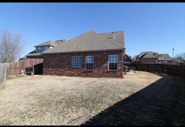 Building Photo - 11220 S Cedar St