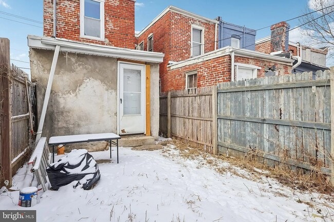 Building Photo - 106 S Heald St