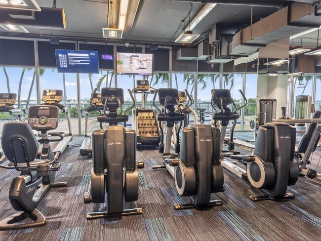 Building Photo - 601 NE 36th St