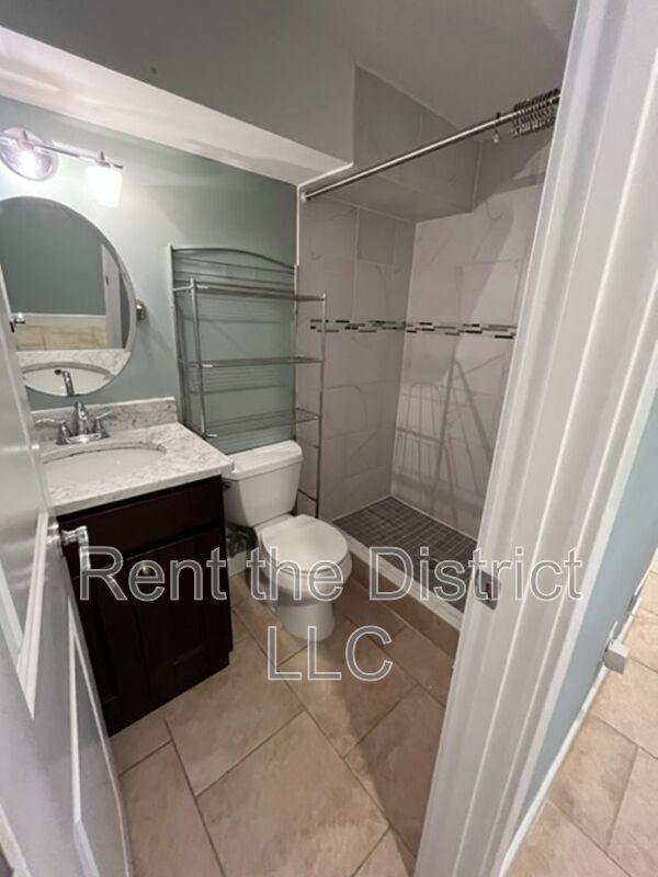 Building Photo - 421 Newton Pl NW