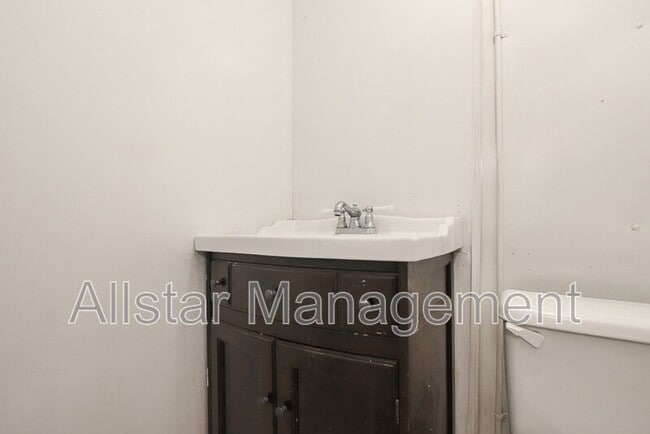 Building Photo - 3195 Whitethorn Rd