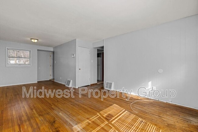 Building Photo - 405 Cameron Rd