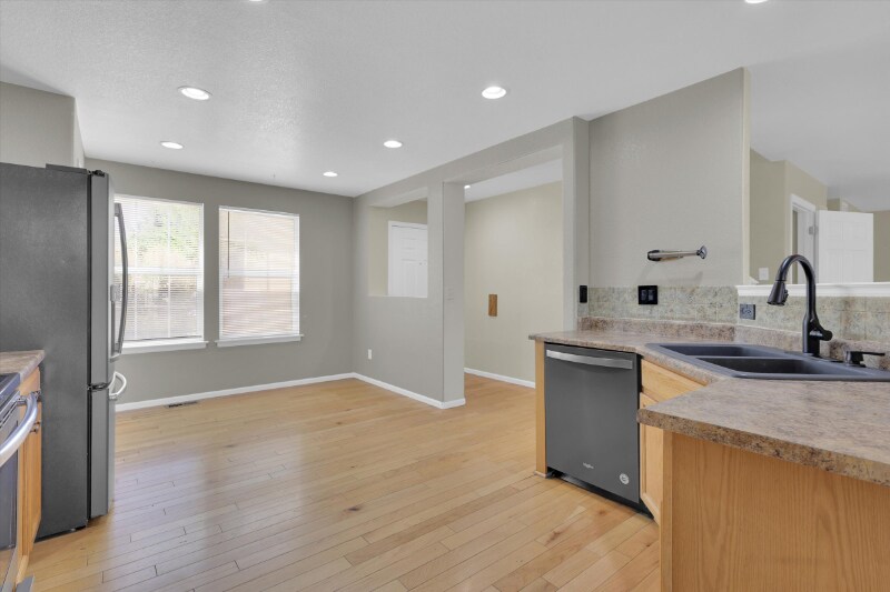 Building Photo - 16245 E Phillips Dr